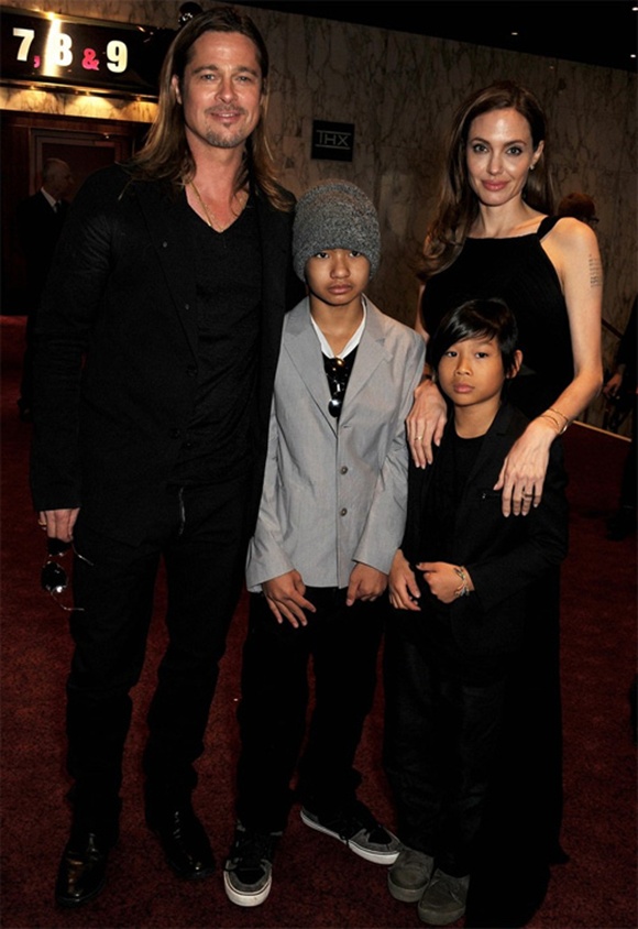 Angelina Jolie lộng lẫy bên Brad Pitt sau khi cắt bỏ ngực 16