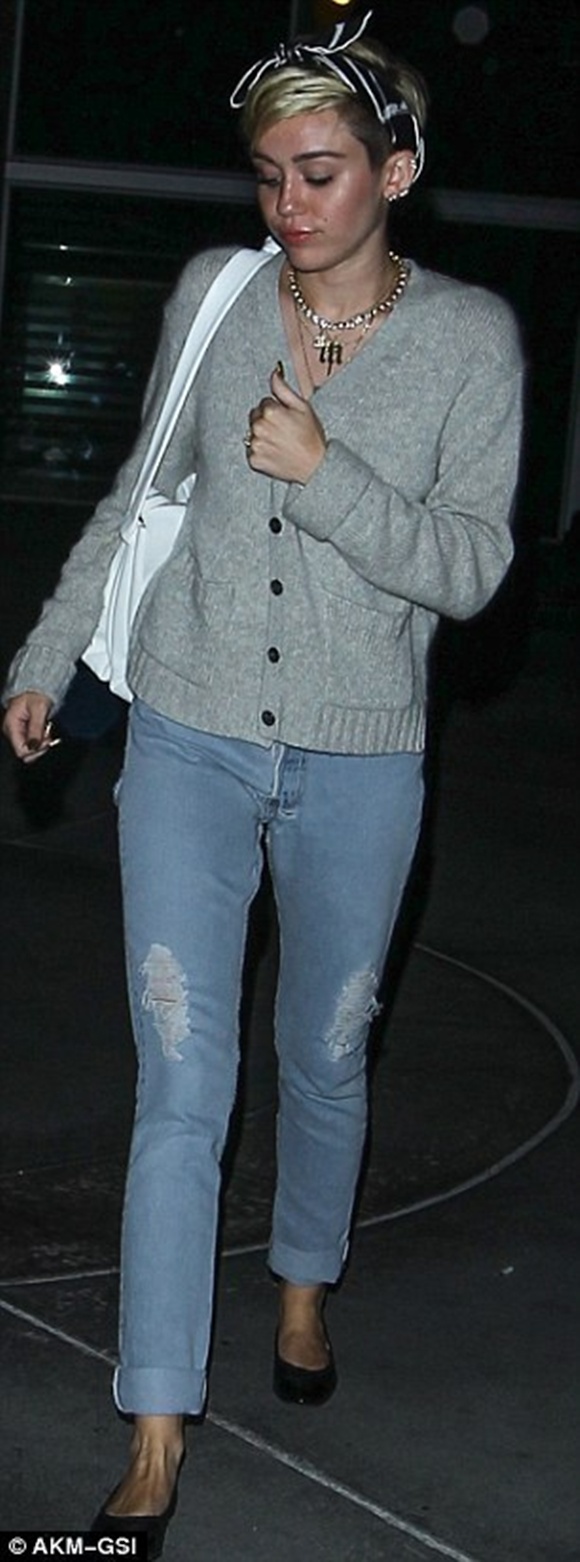 Miley v&agrave; Liam đi xem phim phản ph&aacute;o tin đồn chia tay 3