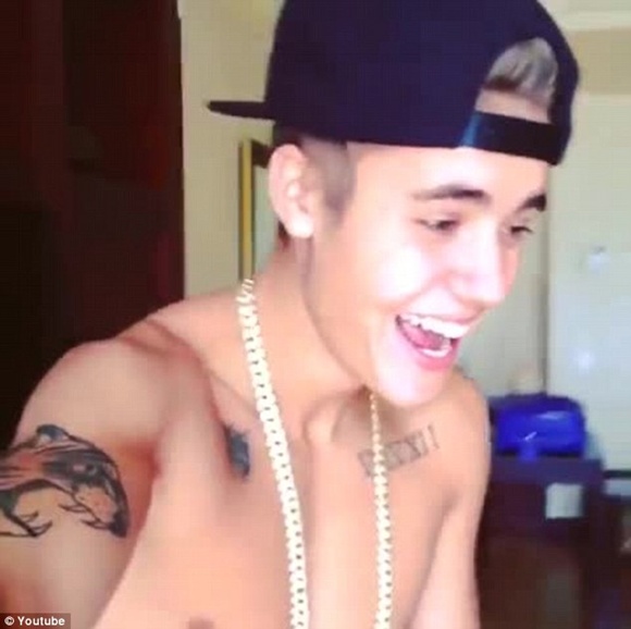 Justin Bieber phấn khích đăng clip ngực trần 1