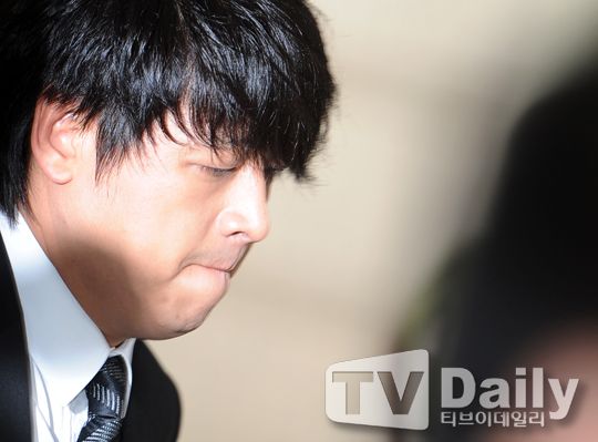 Ryu Si Won bơ phờ hầu tòa tội bạo hành vợ  4