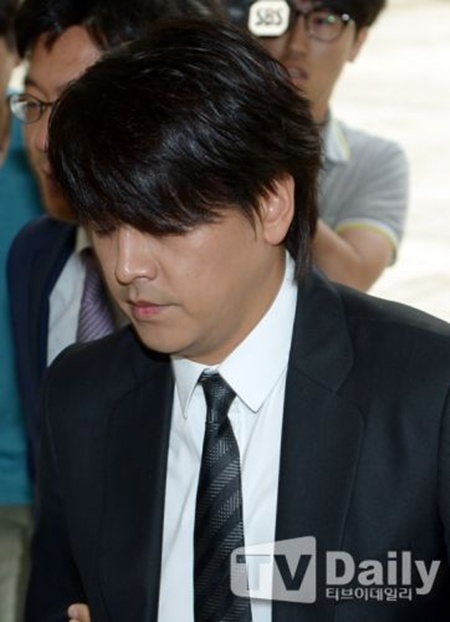 Ryu Si Won bơ phờ hầu tòa tội bạo hành vợ  7
