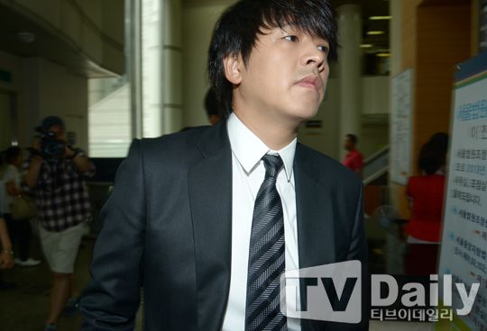 Ryu Si Won bơ phờ hầu tòa tội bạo hành vợ  8