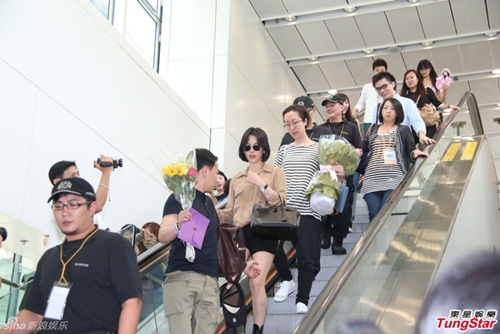 Song Hye Kyo suýt gặp tai nạn vì bị fan "vây" ở Hồng Kông 7