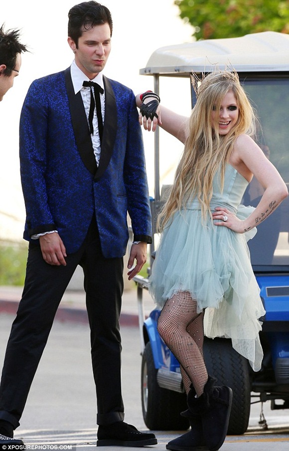 Avril Lavigne đ&atilde; cưới lần hai 2