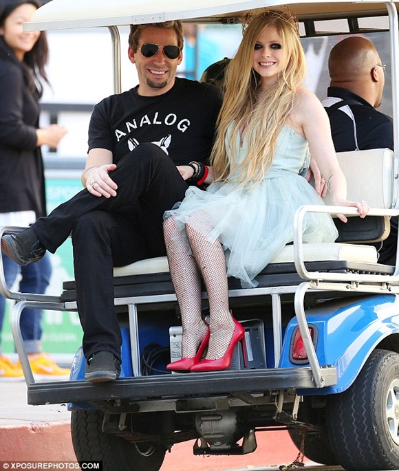 Avril Lavigne đ&atilde; cưới lần hai 1