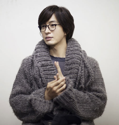 Ảnh quá khứ siêu cute của ông hoàng Kbiz Bae Yong Joon 11