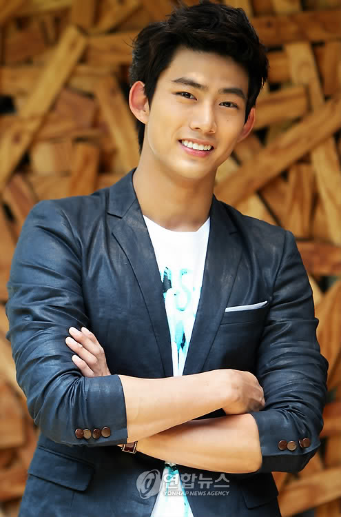 Taecyeon (2PM) lộ bằng chứng bỏ học liên tiếp 1