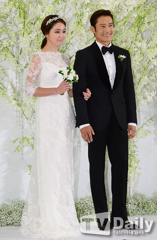 Lee Byung Hun và Lee Min Jung rạng rỡ trong “đám cưới thế kỷ” 5