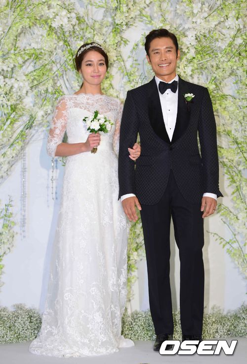 Lee Byung Hun và Lee Min Jung rạng rỡ trong “đám cưới thế kỷ” 1