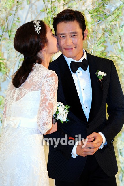 Lee Byung Hun và Lee Min Jung rạng rỡ trong “đám cưới thế kỷ” 3