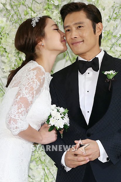 Lee Byung Hun và Lee Min Jung rạng rỡ trong “đám cưới thế kỷ” 8