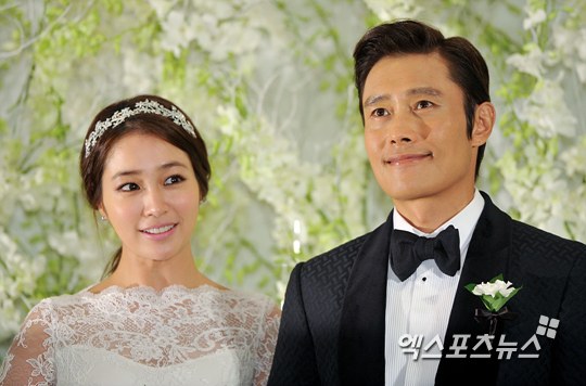 Lee Byung Hun và Lee Min Jung rạng rỡ trong “đám cưới thế kỷ” 15