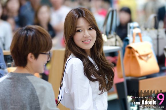 Sooyoung (SNSD) lộ chân "tong teo" 13