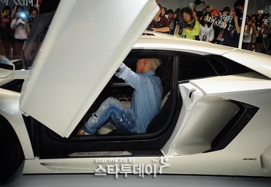 G-Dragon khoe siêu xe Lamborghini hơn 12 tỷ đồng 4