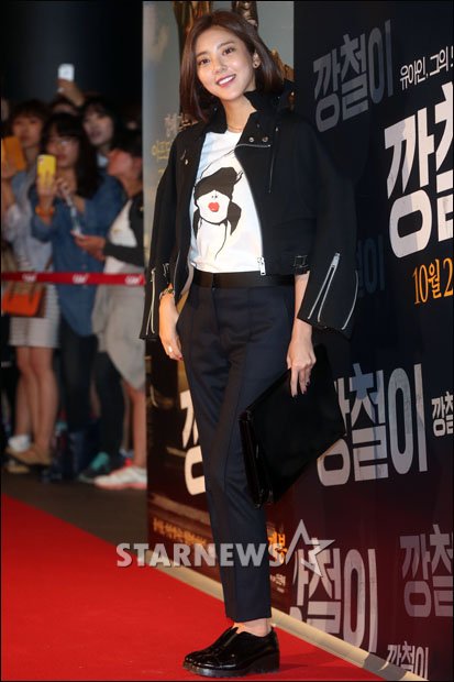  SNSD, Kim Tae Hee đẹp rạng ngời dự sự kiện 25