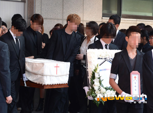 Taeyang và nữ ca sĩ Kim Ha Neul vừa qua đời là bạn bè thân thiết 3