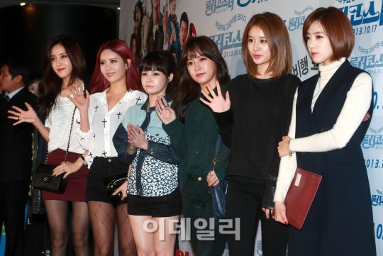 T-ara bị kh&aacute;n giả ng&oacute; lơ tr&ecirc;n thảm đỏ 2