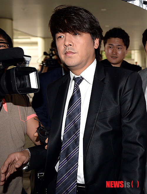 Ryu Si Won khóc tại tòa khi bị đề nghị 8 tháng tù 2