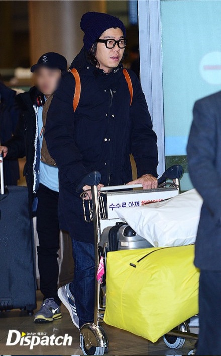 Lee Hyori và chồng né ống kính khi trở về sau tuần trăng mật 2