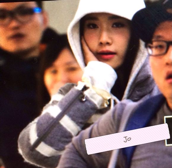 Yoona (SNSD) trùm kín và lộ vẻ mệt mỏi tại sân bay 5