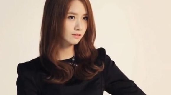 Yoona (SNSD) trùm kín và lộ vẻ mệt mỏi tại sân bay 10