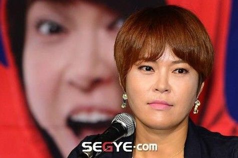 Lee Da Hae bị nghi dính vào đường dây 30 gái gọi 4