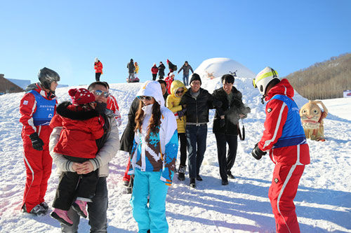 Phát sốt với loạt ảnh trượt tuyết của gia đình Triệu Vy 11