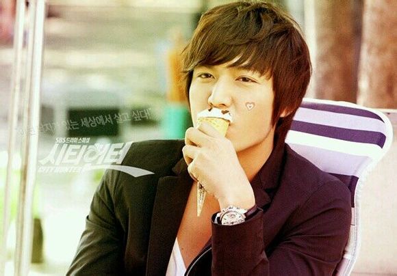 "Mãn nhãn" những khoảnh khắc siêu đáng yêu của Lee Min Ho 13