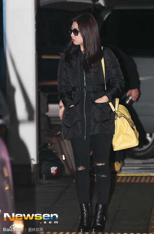 Park Shin Hye mệt mỏi, ngáp ngủ ở sân bay vào sáng sớm 7