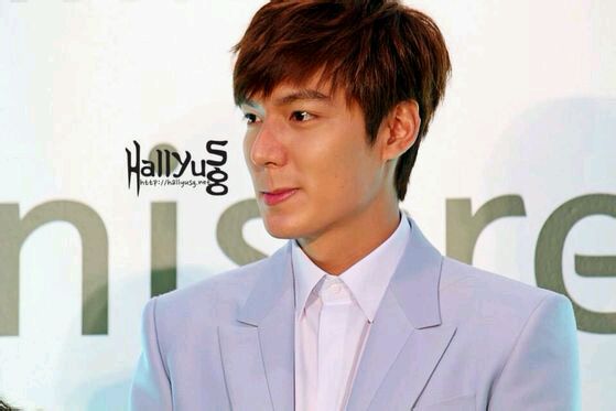 "Mãn nhãn" những khoảnh khắc siêu đáng yêu của Lee Min Ho 21