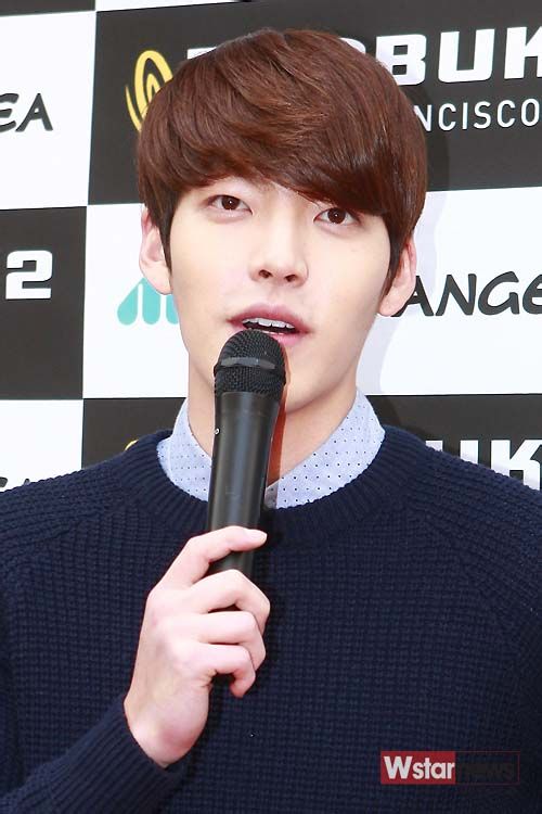 Kim Woo Bin “tươi roi rói” giữa vòng vây người hâm mộ 7