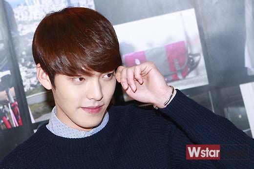 Kim Woo Bin “tươi roi rói” giữa vòng vây người hâm mộ 8