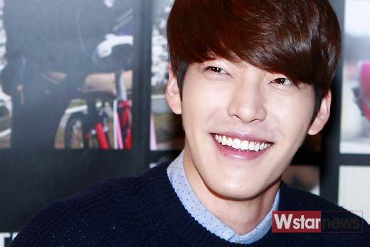 Kim Woo Bin “tươi roi rói” giữa vòng vây người hâm mộ 13