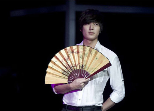 Trung Quốc lục tìm những hình ảnh hot nhất của Lee Min Ho 7