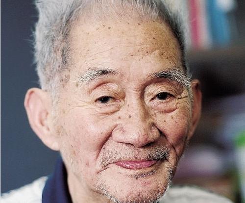 Bố của "Tôn ngộ không" Lục Tiểu Linh Đồng đã qua đời 4