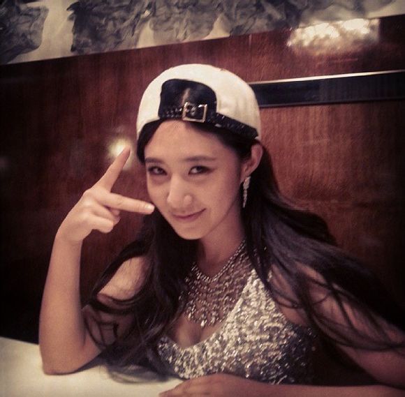 Yuri (SNSD) cán mốc 1 triệu người theo dõi trên Instagram 5
