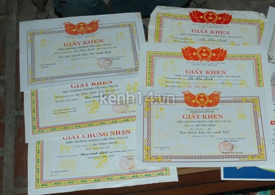 Cậu b&eacute; ngh&egrave;o học giỏi nu&ocirc;i ước mơ chữa bệnh thận cho mẹ 4