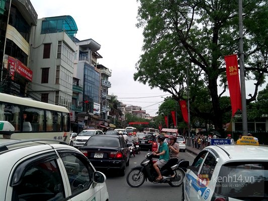 Tấp nập các khu vui chơi tại Hà Nội trong kì nghỉ lễ 14