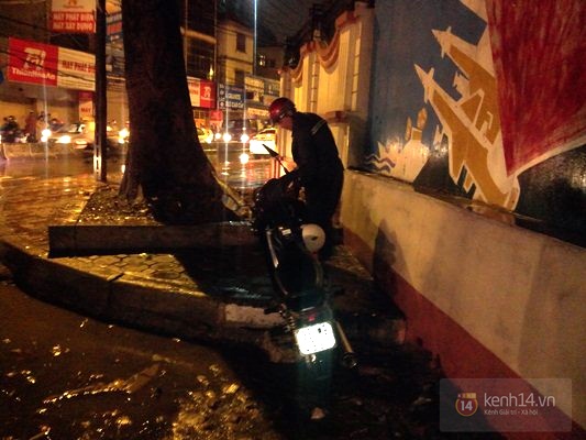 Hà Nội ngập sâu sau mưa cực lớn tối nay 2