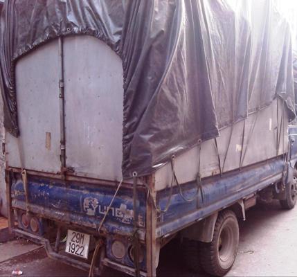 Hà Nội: 5 ô tô cùng biển số chở hàng chục tấn hàng lậu 4