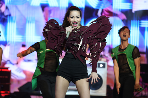 Phương Mỹ Chi gi&agrave;nh giải thưởng 1 tỷ, Th&ugrave;y Chi h&aacute;t live như thu đĩa 4