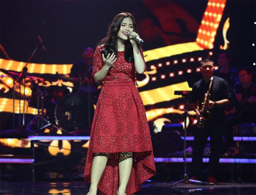 Phương Mỹ Chi gi&agrave;nh giải thưởng 1 tỷ, Th&ugrave;y Chi h&aacute;t live như thu đĩa 10