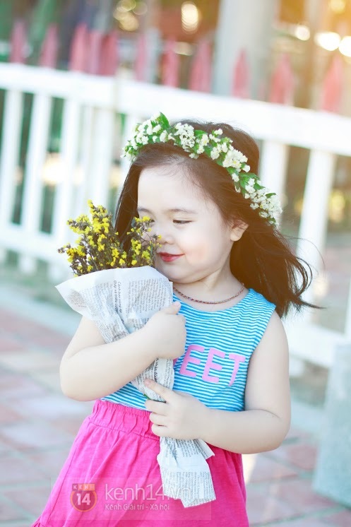 Ch&ugrave;m ảnh cực xinh của c&ocirc; b&eacute; 2 tuổi từng g&acirc;y sốt với bản cover "M&igrave;nh y&ecirc;u nhau đi" 12