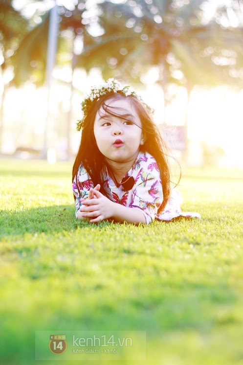 Ch&ugrave;m ảnh cực xinh của c&ocirc; b&eacute; 2 tuổi từng g&acirc;y sốt với bản cover "M&igrave;nh y&ecirc;u nhau đi" 1