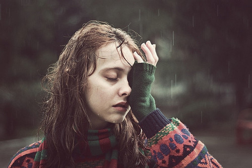 Nín đi em, đừng khóc vì một người đã làm em khóc 1