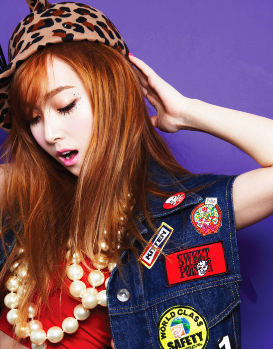 Jessica (SNSD) "hứng đá" vì không lắc đầu mạnh 2