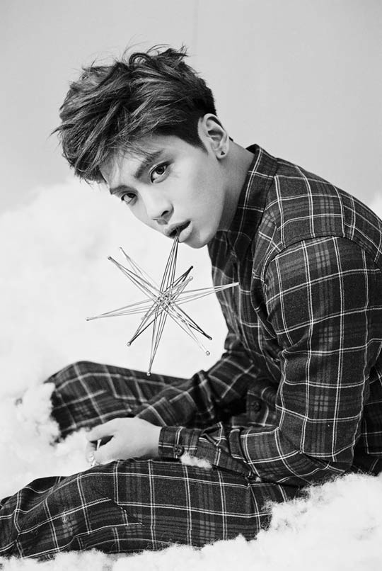 SHINee khoe ảnh với bông của Jonghyun và Minho 3