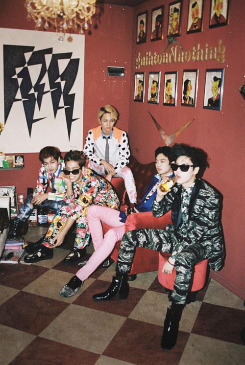 Fan thấy có lỗi vì... thích MV mới ra lò của SHINee 2