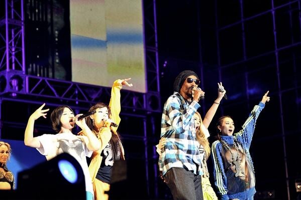 2NE1 biểu diễn cực bốc cùng Snoop Dogg 1