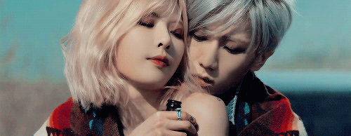 Những khoảnh khắc đáng nhớ trong MV "người lớn" của Trouble Maker 8
